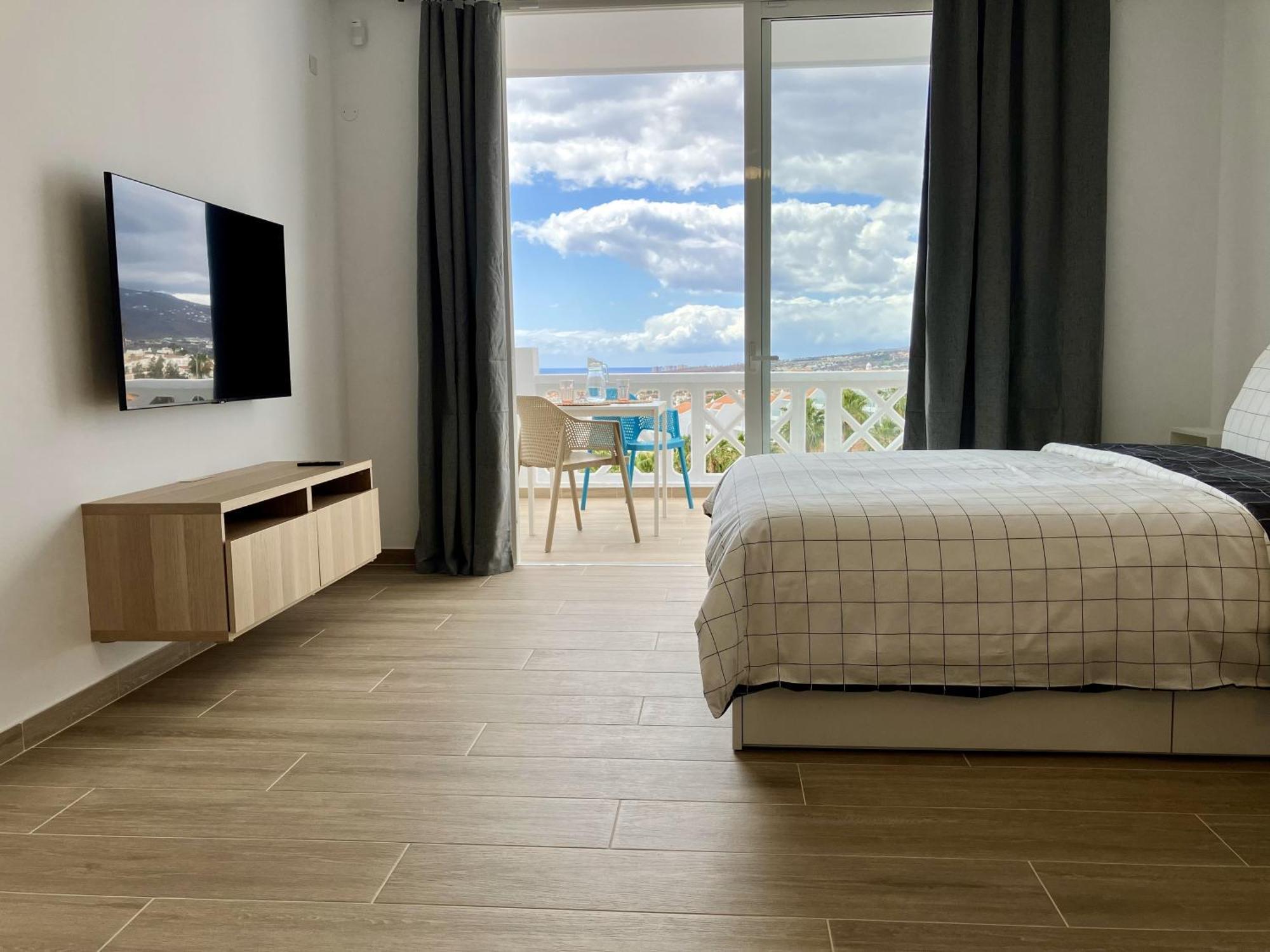 Costa Adeje - Modern Apartment With Terrace Views Of Ocean & Sunset Buitenkant foto