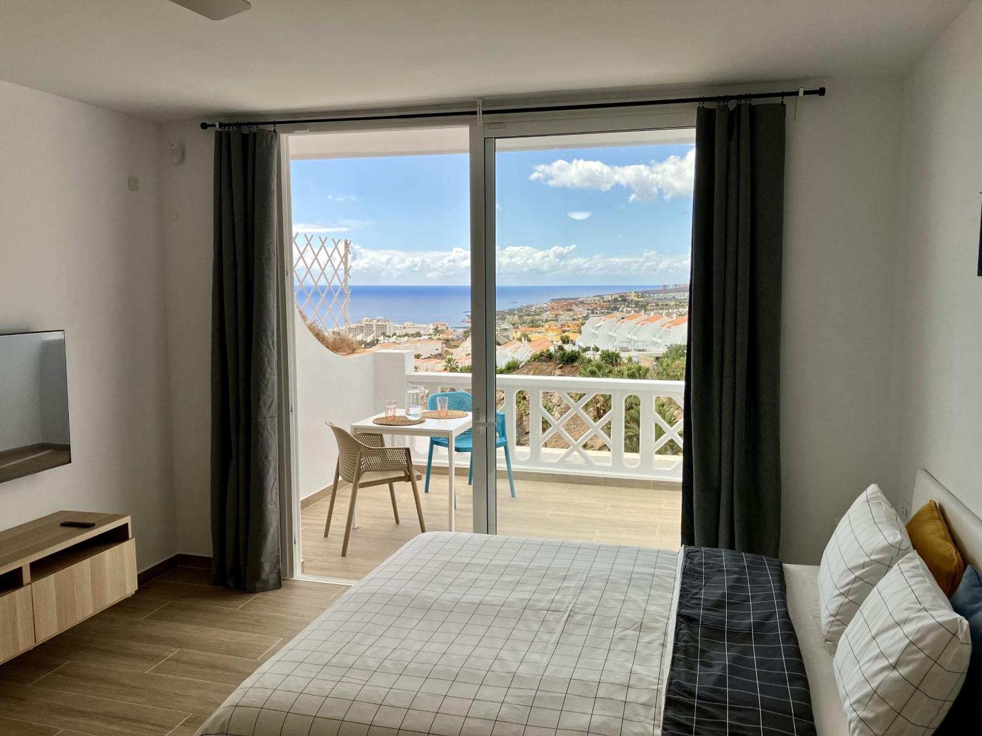 Costa Adeje - Modern Apartment With Terrace Views Of Ocean & Sunset Buitenkant foto